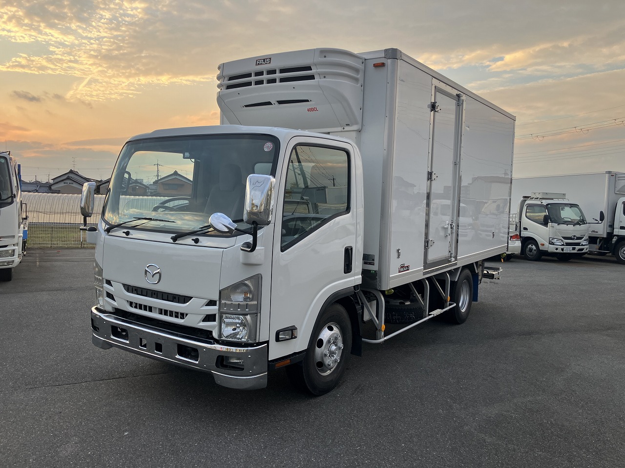 #2080 令和２年式タイタン低温格納ゲート付き